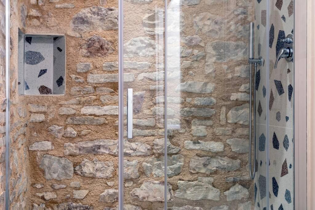 Cornelia Cavern Cosy Studio Apartment In 斯佩洛 外观 照片
